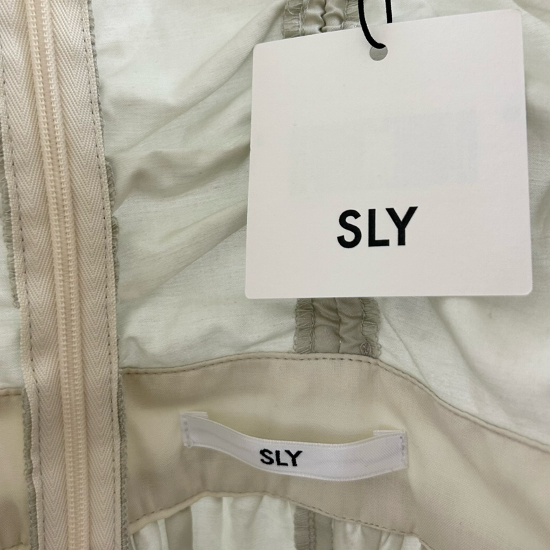 SLY CORD DESIGN GATHER OP(コードデザイン ギャザーワンピース) 030GSZ33-4190 サイズFREE ホワイト 店舗限定モデル キャミワンピース 23SS スライ 【100059030007】