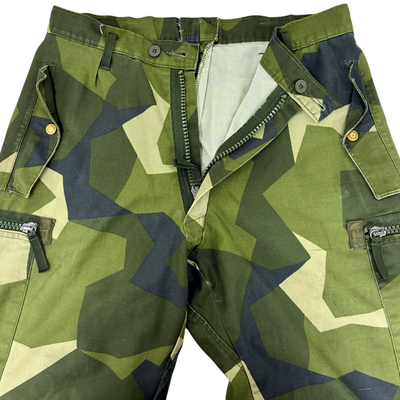 スウェーデン軍 カーゴパンツ サイズ82cm(約Mサイズ相当) 90s スカンジナビアカモ ミリタリー 【100062401008】