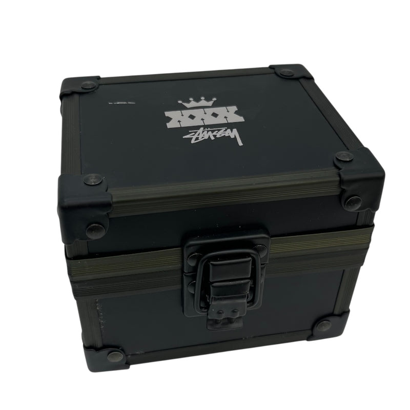 未使用品 G-SHOCK×STUSSY 腕時計 クォーツ STUSSY設立30周年記念コラボ DW-6900ST 20気圧防水 ケース付き 【101044109002】