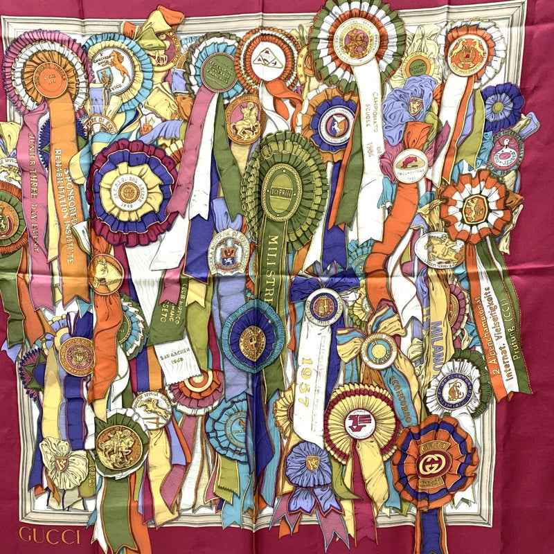 GUCCI(グッチ)　リボン　メダル柄　スカーフ　シルク100％　ワインレッド　マルチカラー 【102058740001】