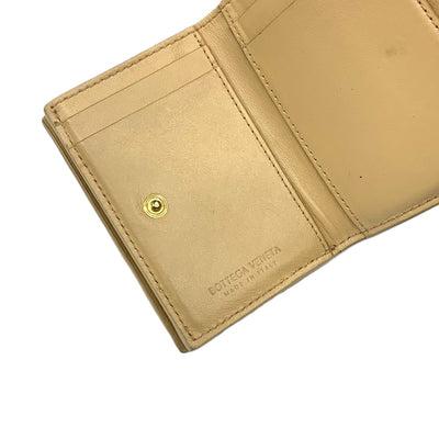 BOTTEGA VENETA(ボッテガベネタ) イントレチャート 三つ折りコンパクトウォレット 635561VCPP2 レザー ベージュ レディース 財布 【102060751001】