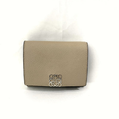 LOEWE(ロエベ) アナグラム トライフォールド ウォレット三つ折りコンパクト財布 サンドカラー レディース 【102061543001】