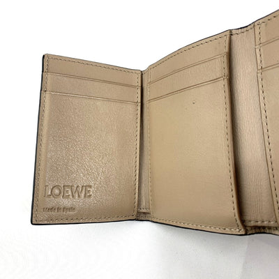 LOEWE(ロエベ) アナグラム トライフォールド ウォレット三つ折りコンパクト財布 サンドカラー レディース 【102061543001】