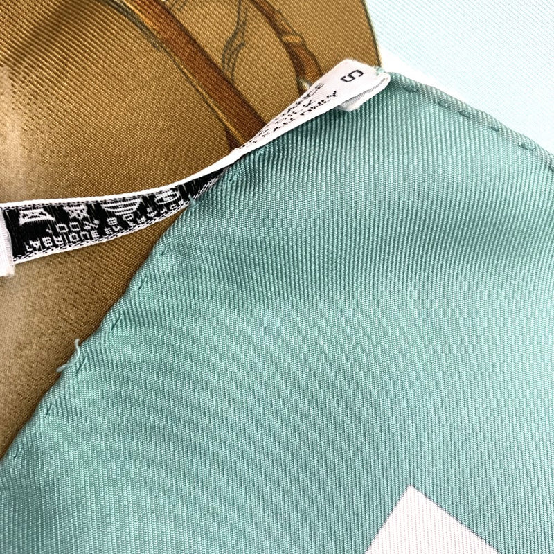 HERMES(エルメス)　カレ90　ATTELAGE EN ARBALETE　スカーフ　シルク100％　ブラウン×ホワイト×グリーン　馬車弓形連結柄 【102061878001】