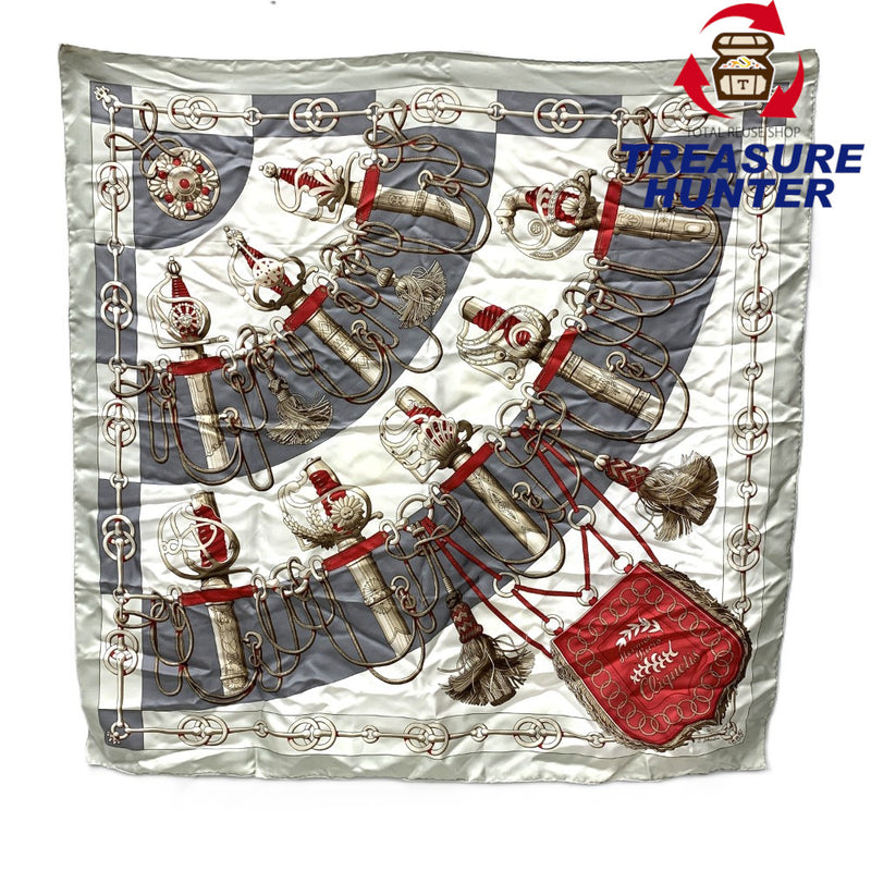 HERMES(エルメス)　カレ90　Cliquetis　スカーフ　シルク100％　グレー×レッド　カチカチ・剣柄 【102062202001】