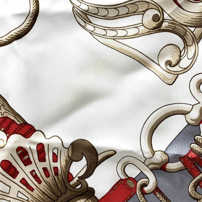 HERMES(エルメス)　カレ90　Cliquetis　スカーフ　シルク100％　グレー×レッド　カチカチ・剣柄 【102062202001】