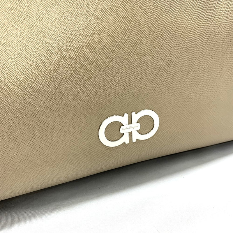 Salvatore Ferragamo フェラガモ Wガンチーニ ヴァラ チェーン ハンドバッグ レザー ベージュ レディース バッグ 【102062490003】