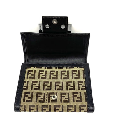 FENDI(フェンディ) ズッキーノ フラップ三つ折り財布 キャンバス×レザー ブラウン  【102062649001】