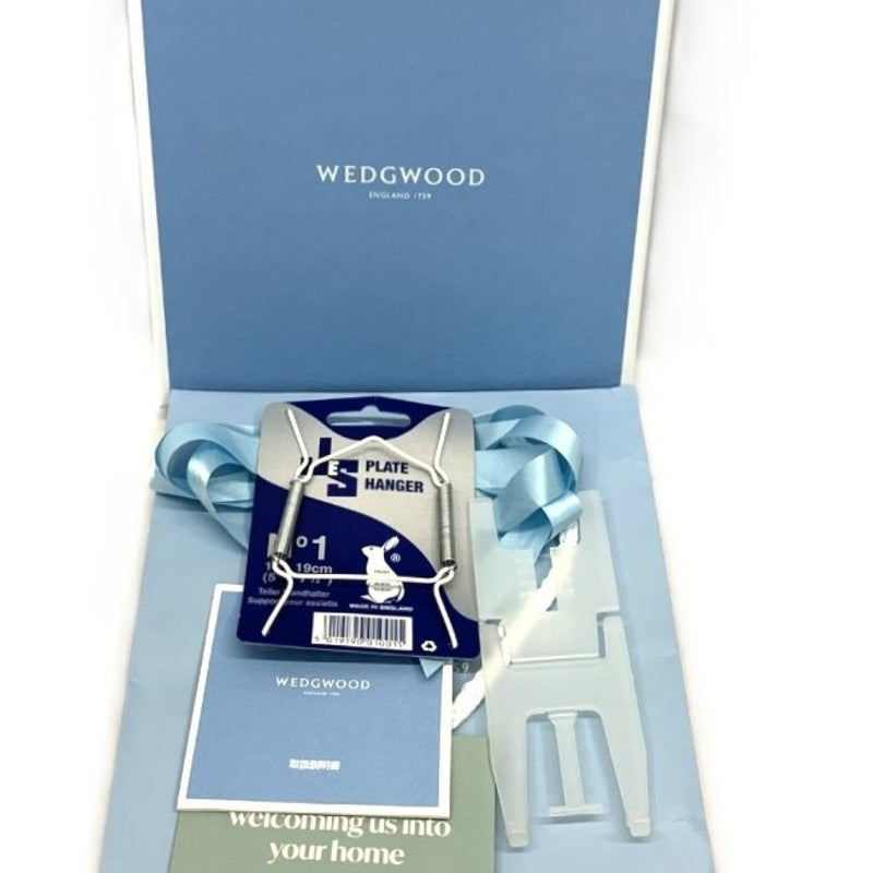 WEDGWOOD(ウェッジウッド) イヤープレート 2023 オリンポス十二神 ヘラ ジャスパー ペールイエロー 皿立て付 未使用品 【106060126005】