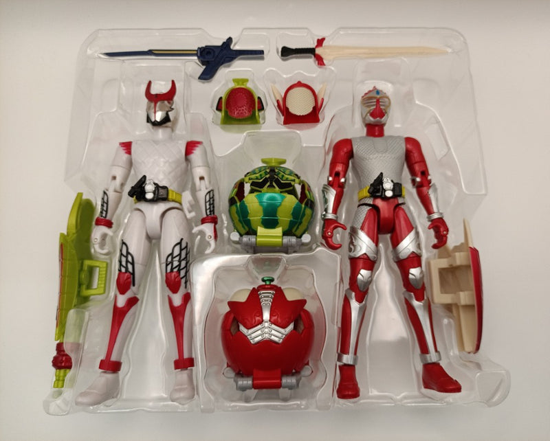 中古 バンダイ ＡＣ ＰＢ０８ 仮面ライダー斬月＆仮面ライダーバロン 鎧武外伝セット 仮面ライダー鎧武 【109043643002】