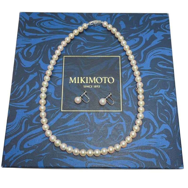 【新品同様】ミキモト パール ネックレス & イヤリング 2点セット 7～7.5mm/7.5-8.0mm Mチャーム K18WG MIKIMOTO 真珠 アコヤ 箱 クロス 【240001001745】