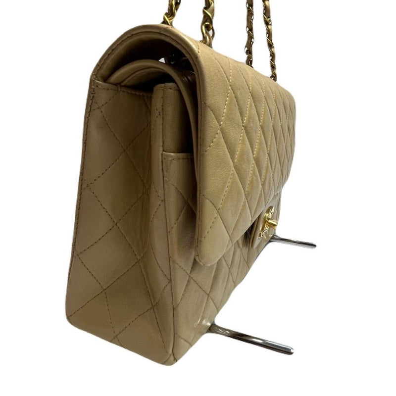【美品】CHANEL シャネル マトラッセ25 ラムスキン ダブルフラップ チェーンショルダーバッグ レザー 金具ゴールド ベージュ 【2400050061262】