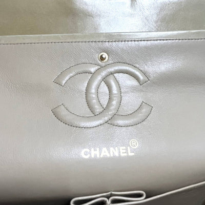 【美品】CHANEL シャネル マトラッセ25 ラムスキン ダブルフラップ チェーンショルダーバッグ レザー 金具ゴールド ベージュ 【2400050061262】