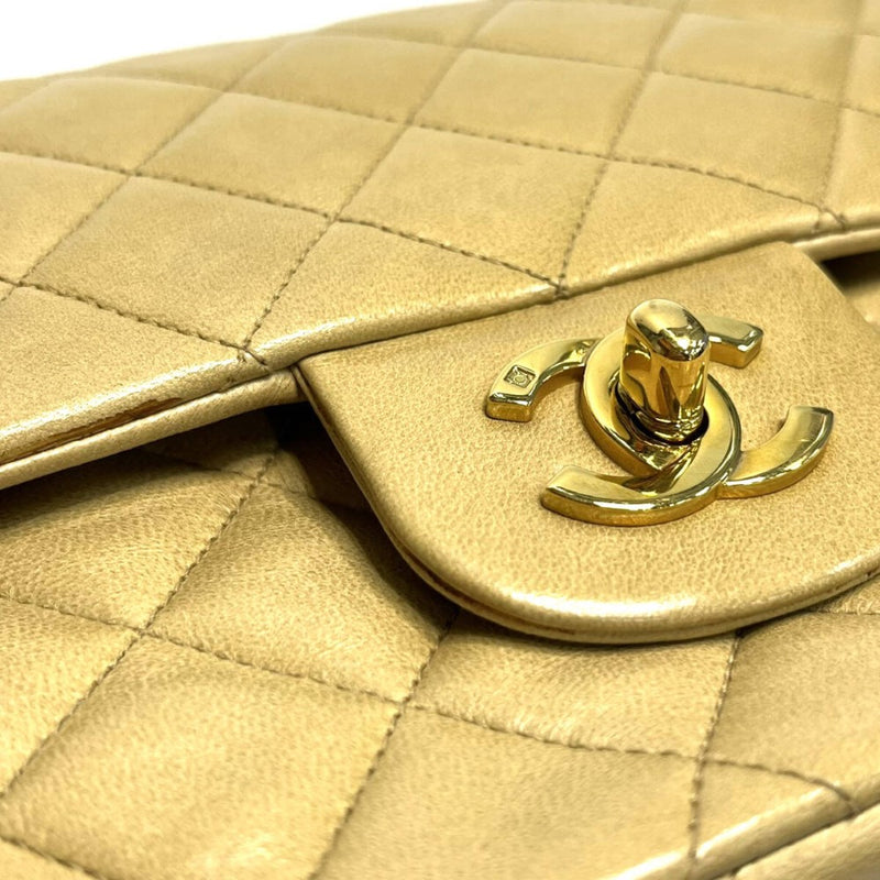 【美品】CHANEL シャネル マトラッセ25 ラムスキン ダブルフラップ チェーンショルダーバッグ レザー 金具ゴールド ベージュ 【2400050061262】